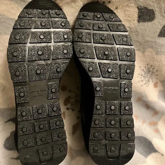 Balenciaga NWOT Black Knit & Leather Sneakers - Picture 8 of 9